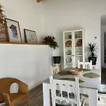 Amplia Casa Con Jardin A Un Paso Del Centro De *