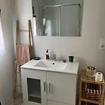 Amplia Casa Con Jardin A Un Paso Del Centro De