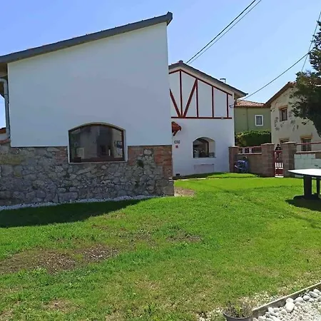 Amplia Casa Con Jardin A Un Paso Del Centro De Nyaraló *