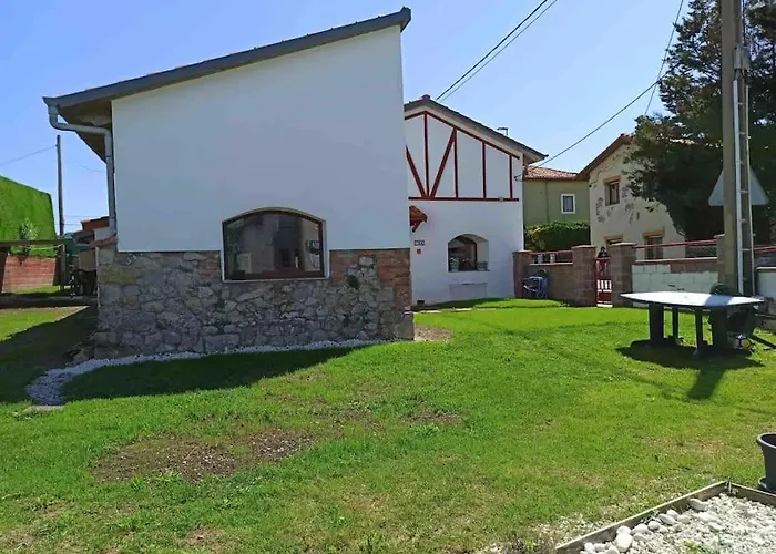 Amplia Casa Con Jardin A Un Paso Del Centro De Nyaraló *