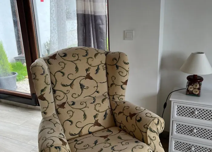 Amplia Casa Con Jardin A Un Paso Del Centro De Nyaraló *