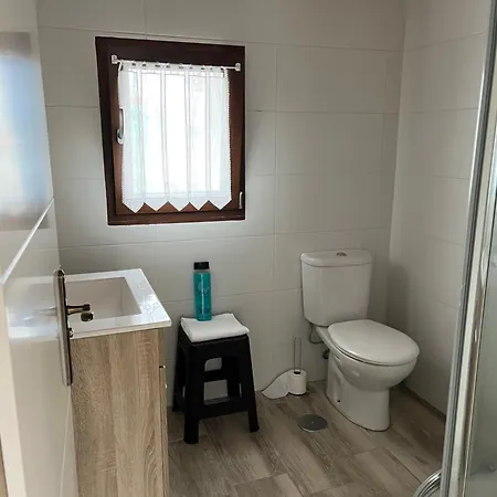 Amplia Casa Con Jardin A Un Paso Del Centro De