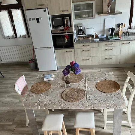 Amplia Casa Con Jardin A Un Paso Del Centro De Сasa de vacaciones