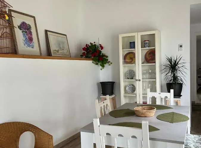 Amplia Casa Con Jardin A Un Paso Del Centro De *